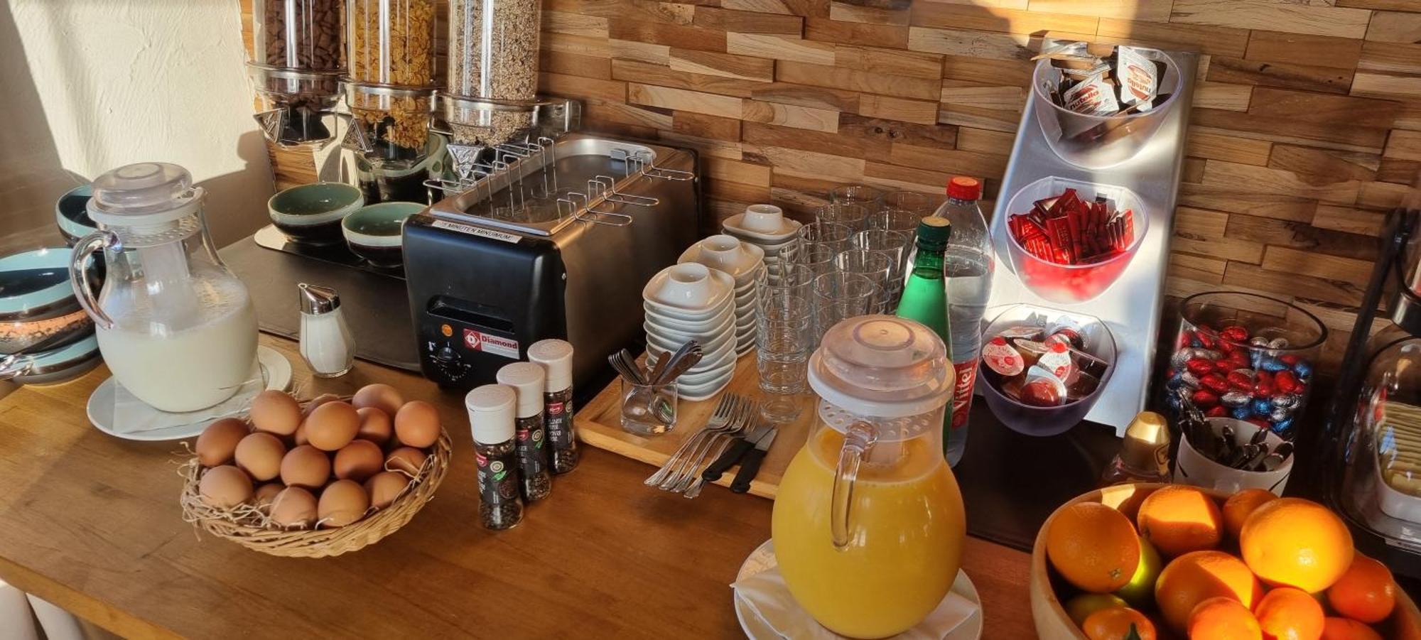 Westendia And Free Parking Breakfast Hotel 2*